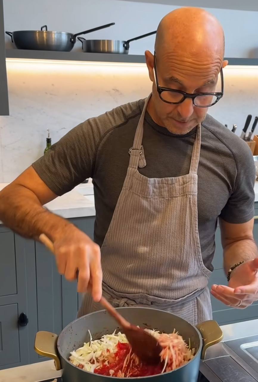 Звезда &quot;Голодных игр&quot; приготовил борщ по рецепту украинки: Клопотенко отреагировал (видео)